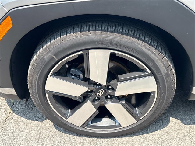 Vehicle image 10 of 44