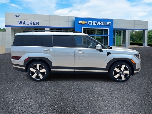 Vehicle image 4 of 44