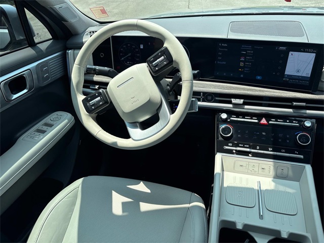 Vehicle image 14 of 44