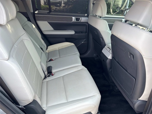 Vehicle image 21 of 44