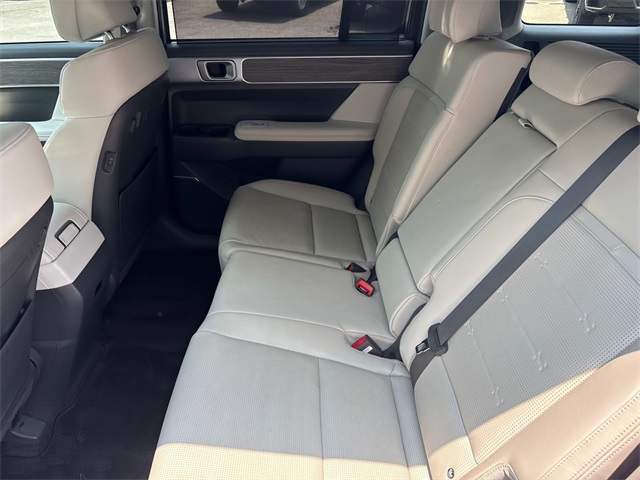 Vehicle image 18 of 44