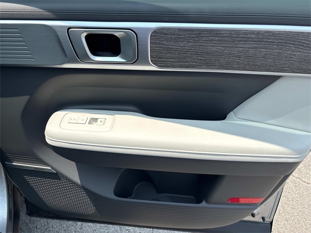 Vehicle image 22 of 44