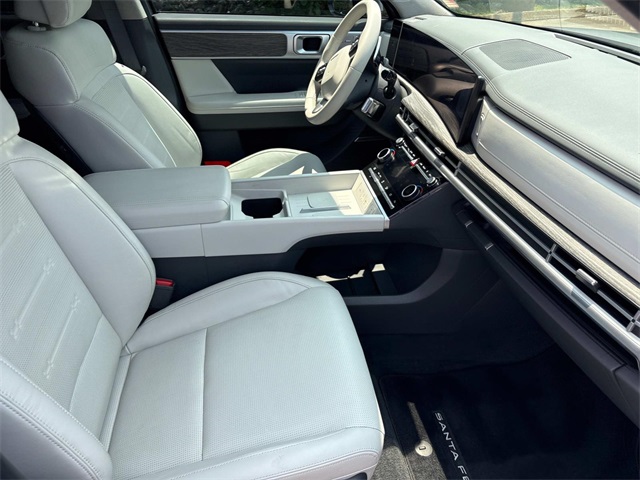 Vehicle image 23 of 44