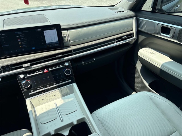 Vehicle image 15 of 44