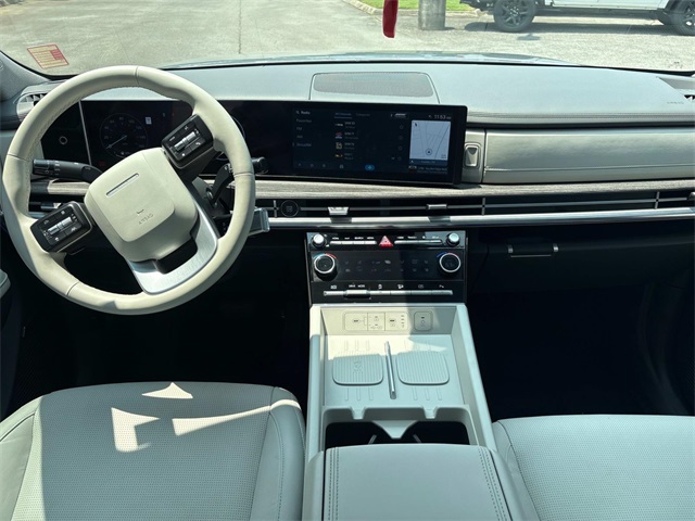Vehicle image 16 of 44