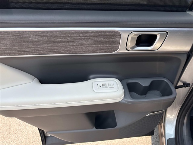 Vehicle image 19 of 44
