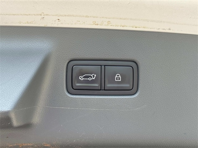 Vehicle image 13 of 44