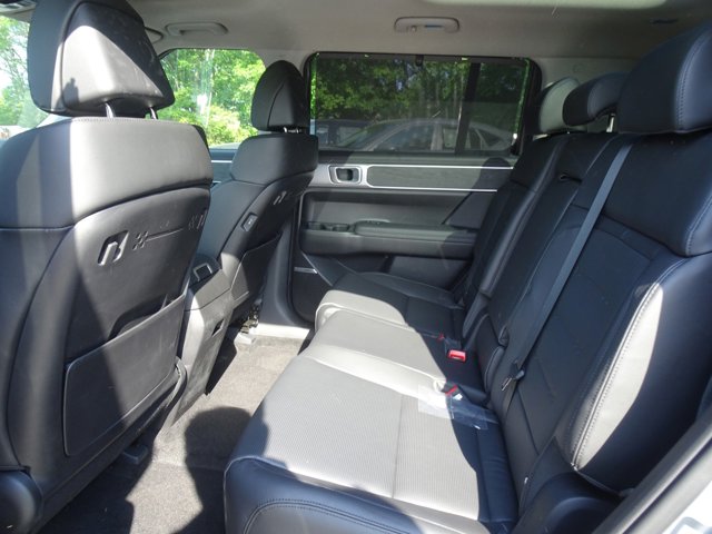Vehicle image 6 of 7