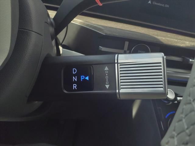 Vehicle image 18 of 22