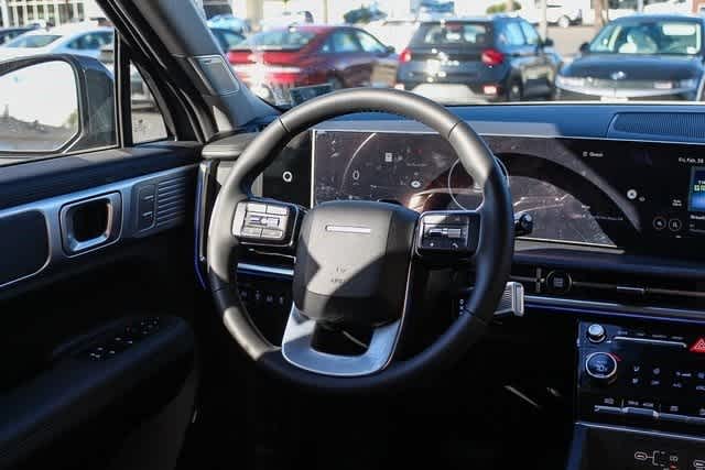 Vehicle image 15 of 28
