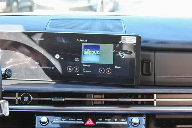Vehicle image 14 of 28