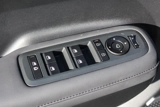 Vehicle image 20 of 28