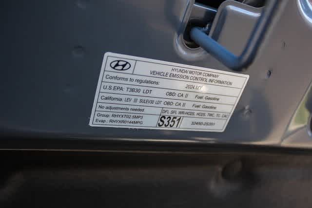 Vehicle image 27 of 28