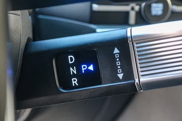 Vehicle image 19 of 28