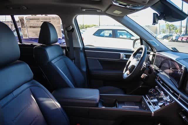 Vehicle image 16 of 28