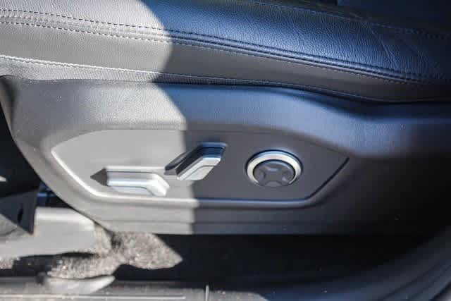 Vehicle image 21 of 28