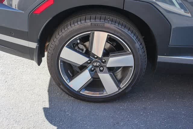 Vehicle image 8 of 28