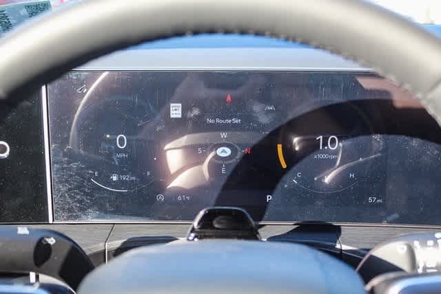 Vehicle image 22 of 28
