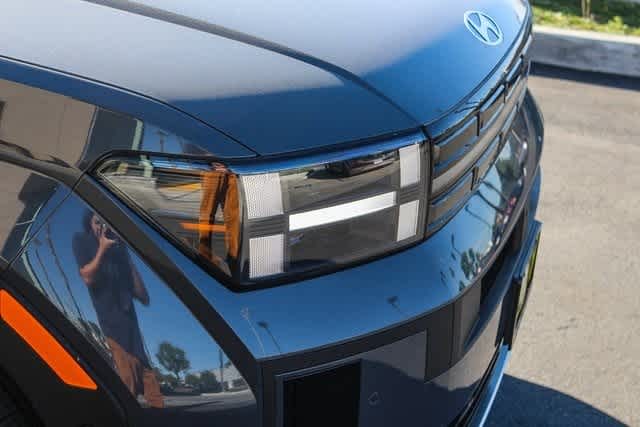 Vehicle image 10 of 28