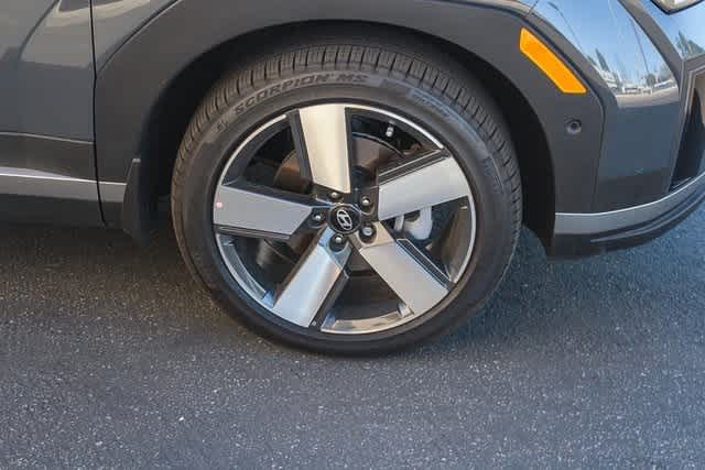 Vehicle image 9 of 28