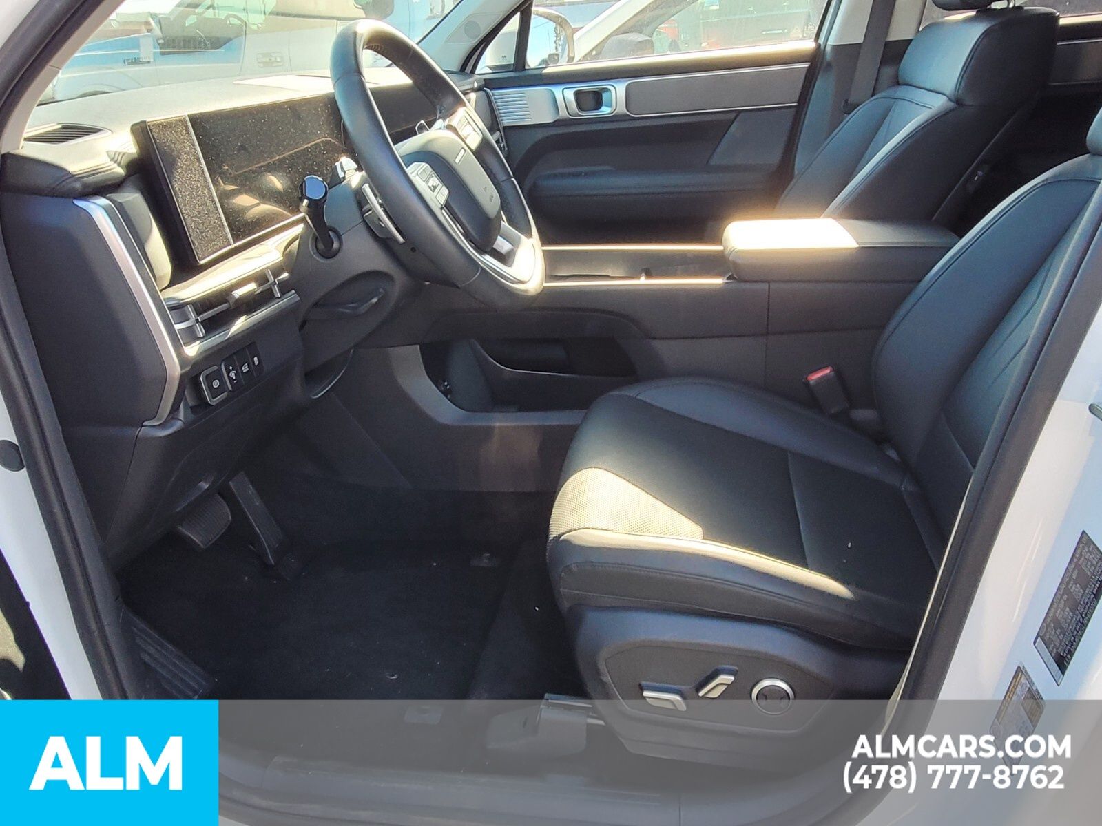 Vehicle image 17 of 24