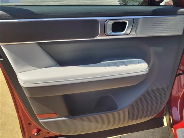 Vehicle image 13 of 21