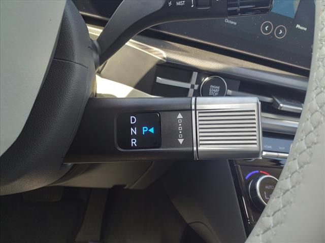 Vehicle image 17 of 21