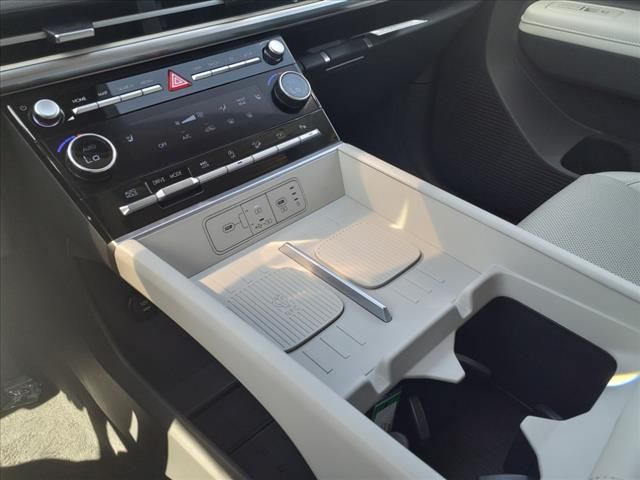 Vehicle image 18 of 21