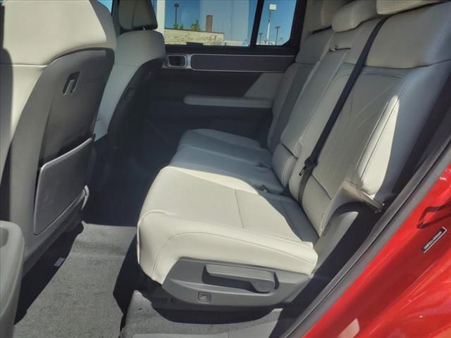Vehicle image 14 of 21
