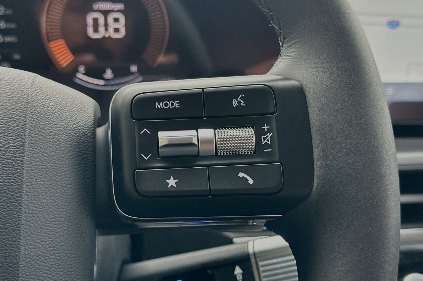 Vehicle image 27 of 32