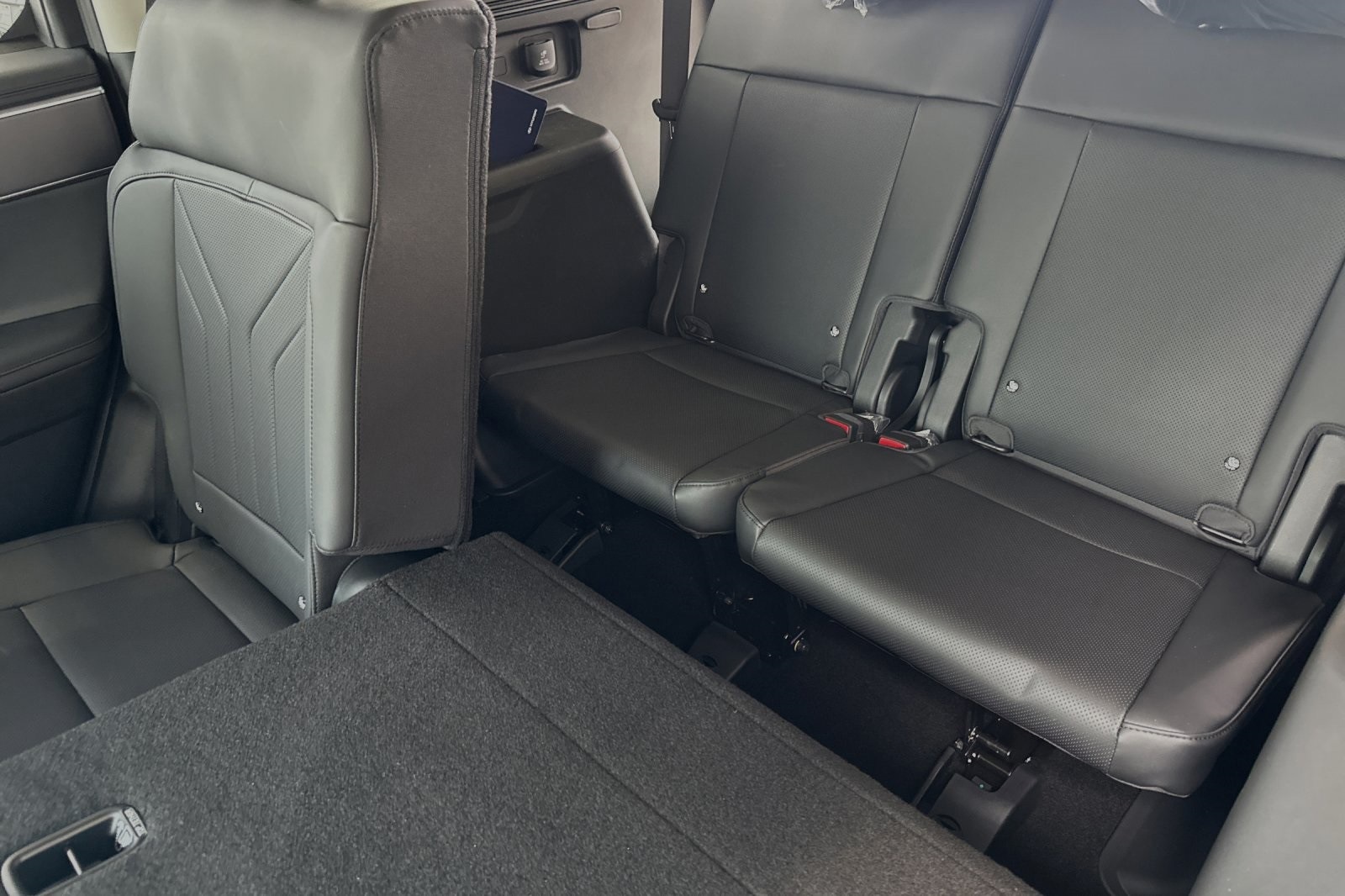 Vehicle image 13 of 32