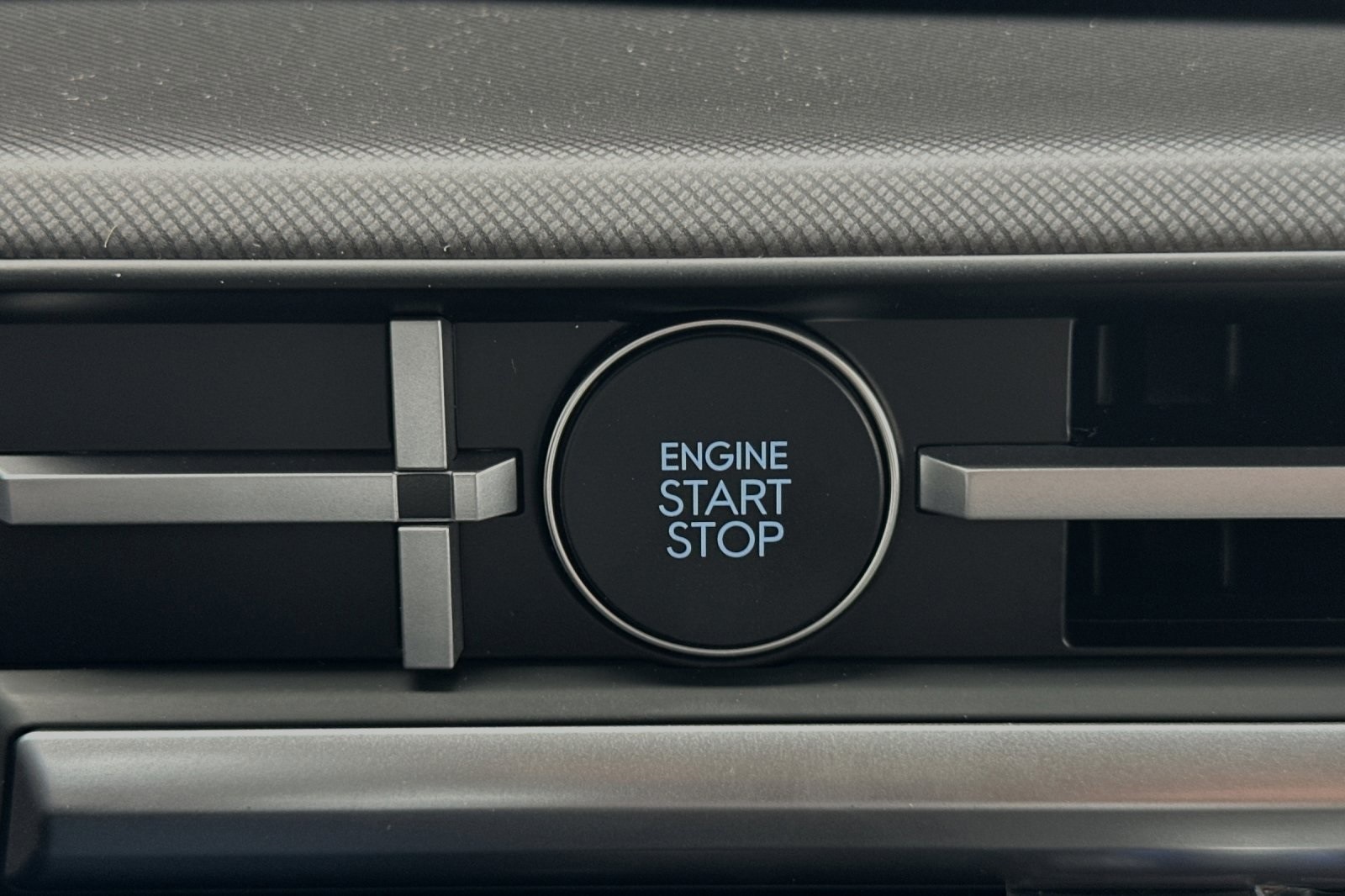 Vehicle image 19 of 32