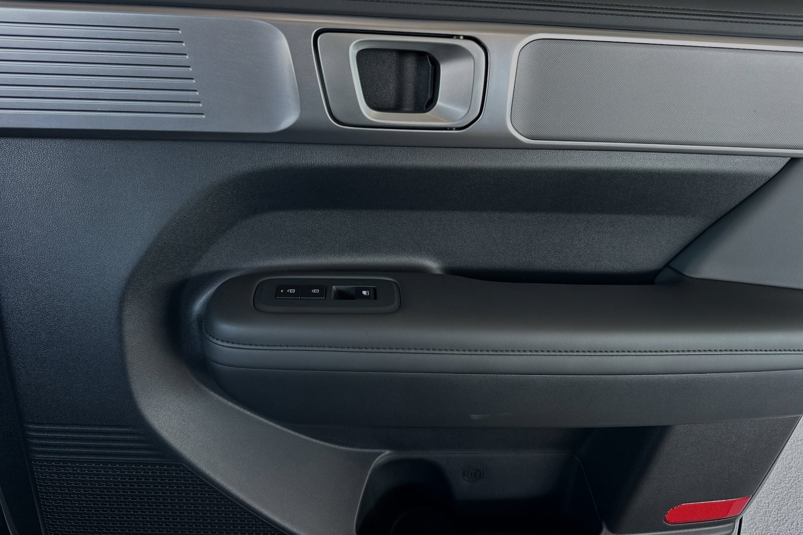 Vehicle image 24 of 34