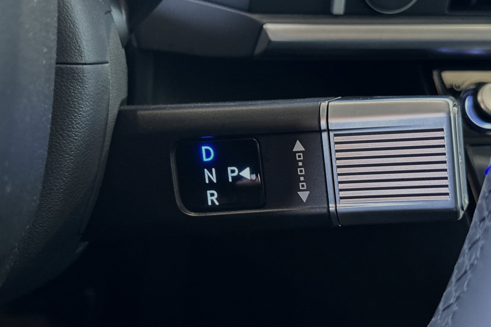 Vehicle image 32 of 34
