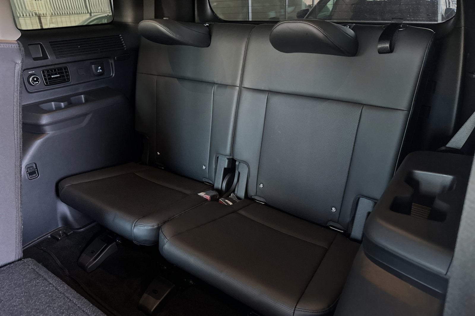 Vehicle image 14 of 34