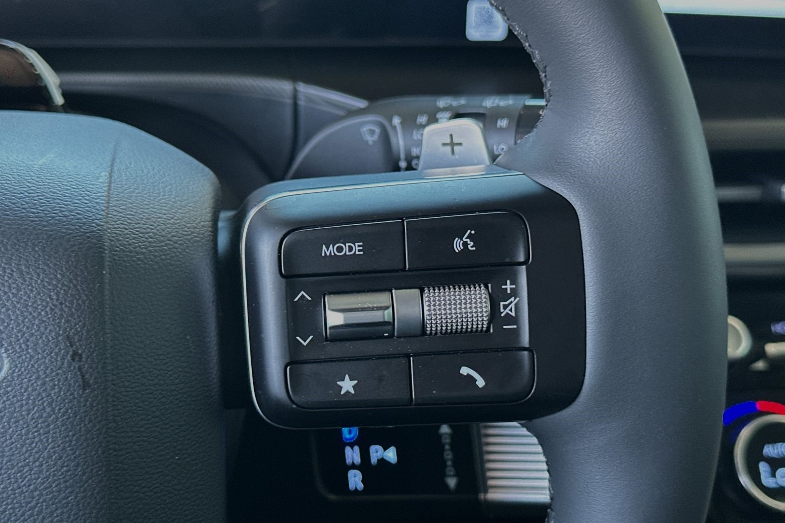 Vehicle image 29 of 34