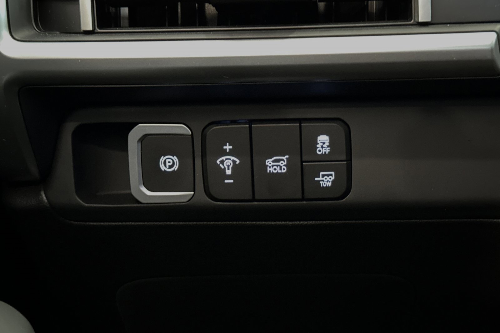 Vehicle image 25 of 34