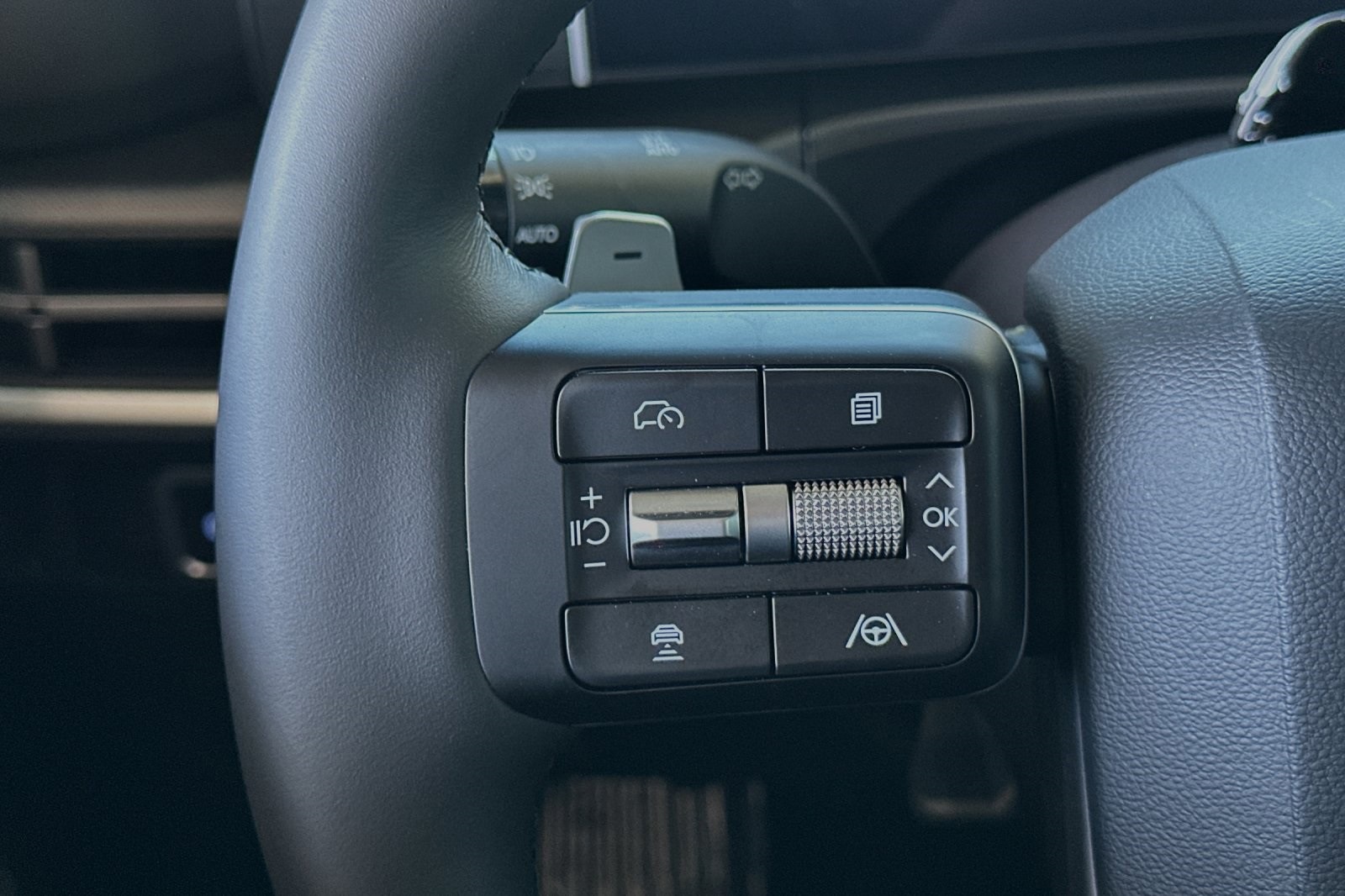 Vehicle image 28 of 34