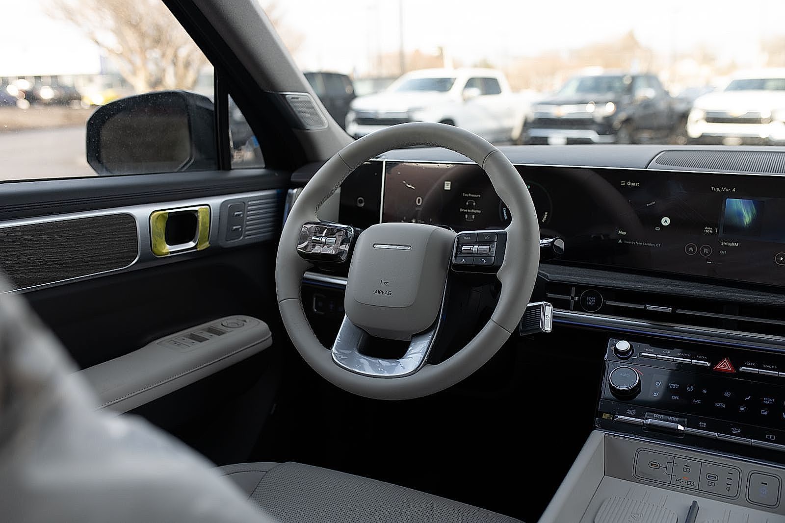 2024 Hyundai Santa Fe Hybrid Limited Image 12 of 20