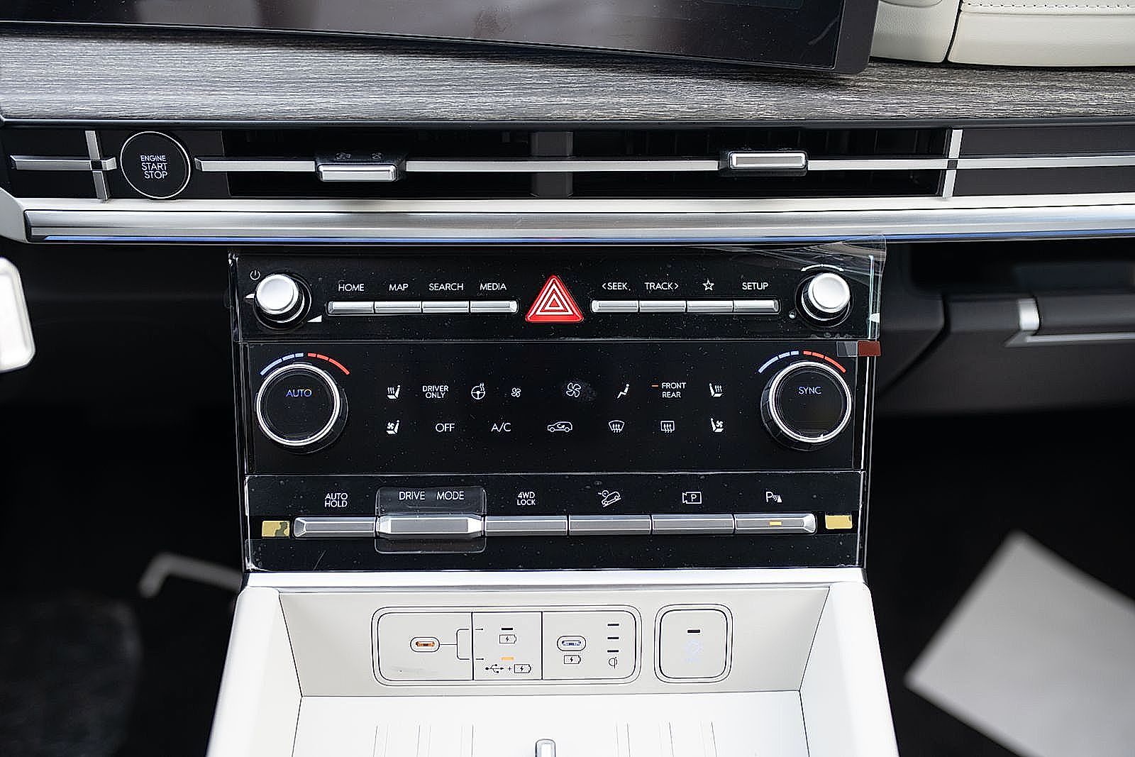 2024 Hyundai Santa Fe Hybrid Limited Image 14 of 20