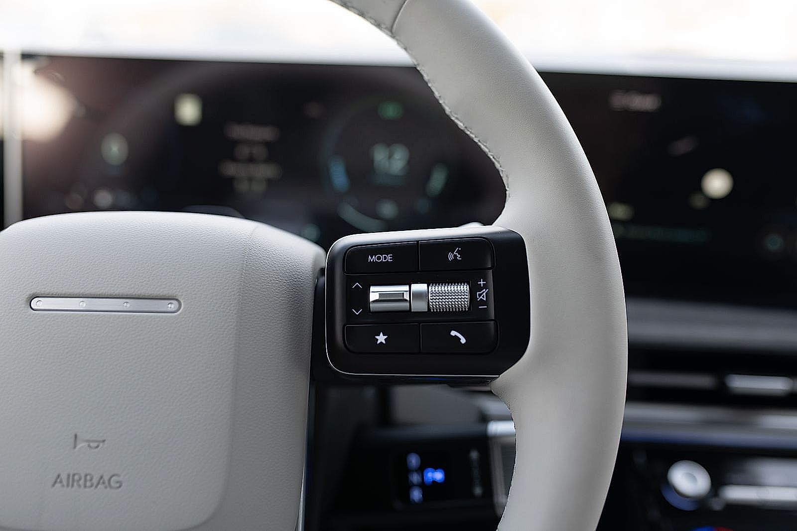 2024 Hyundai Santa Fe Hybrid Limited Image 16 of 20