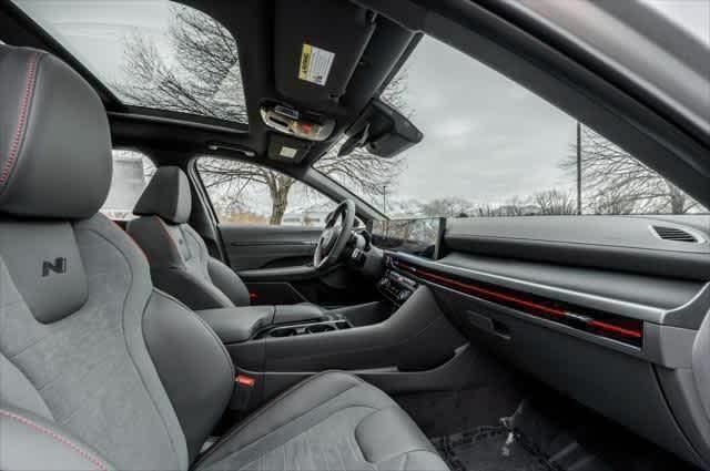 Vehicle image 11 of 12
