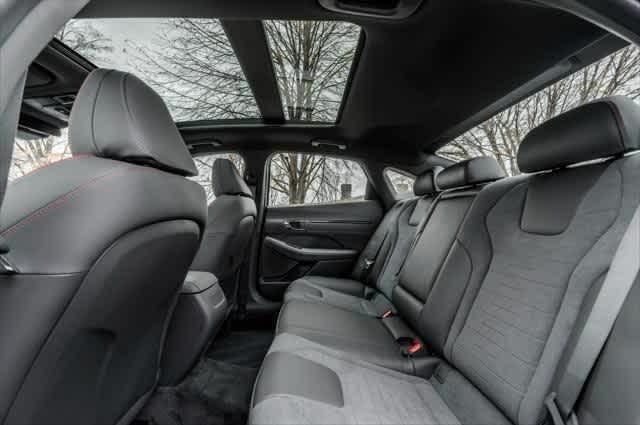 Vehicle image 10 of 12