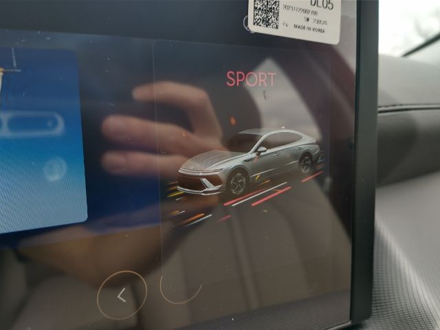 Vehicle image 33 of 36