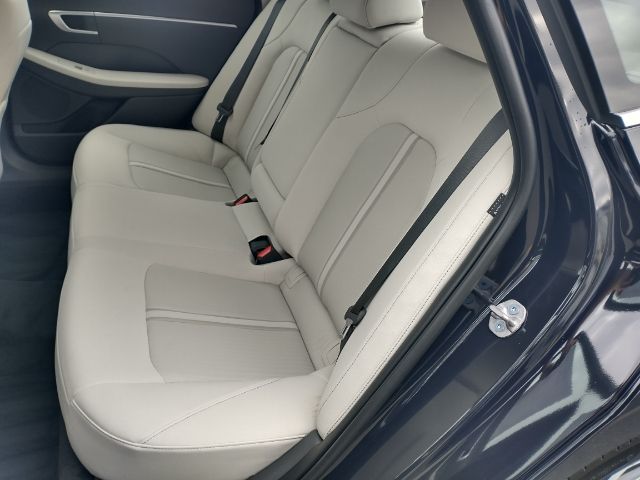 Vehicle image 14 of 36