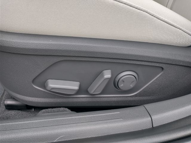 Vehicle image 27 of 36