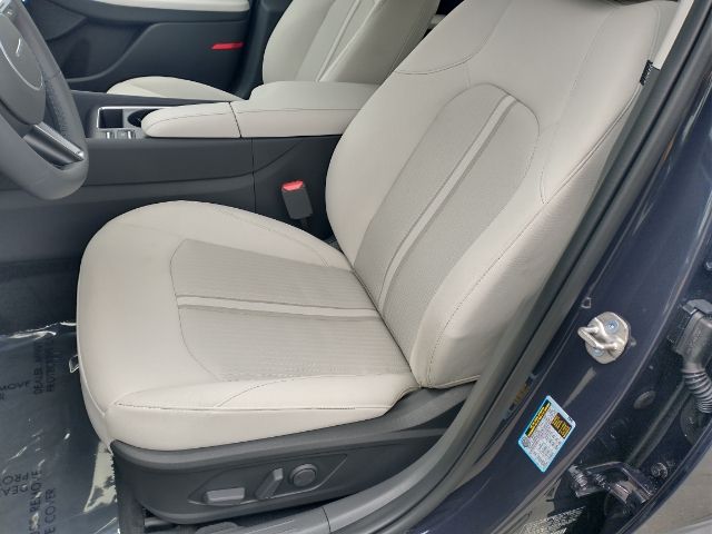 Vehicle image 16 of 36