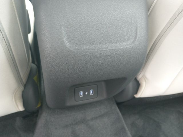 Vehicle image 35 of 36