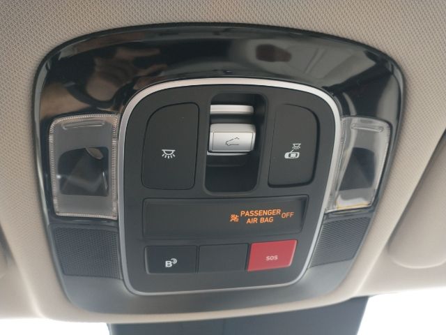 Vehicle image 34 of 36