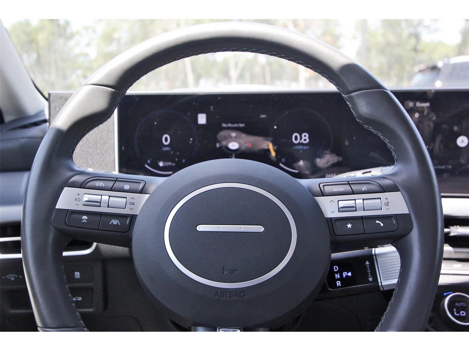 Vehicle image 28 of 30
